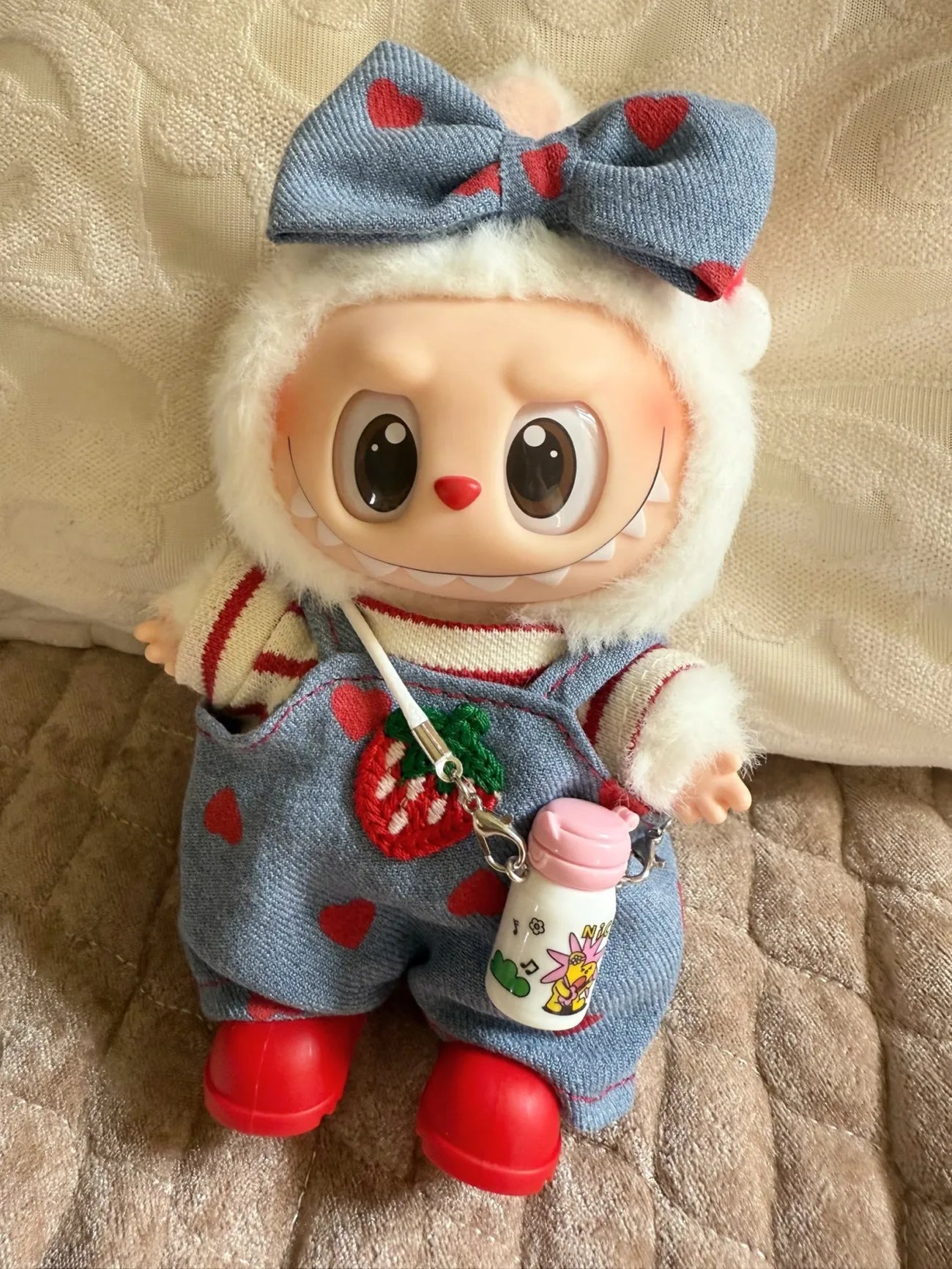 Mini cute thermos for dolls, perfect for cozy scenes