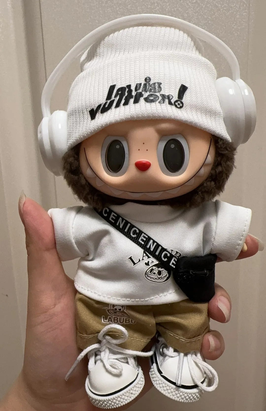 Mini cute headphones for dolls, perfect as an adorable accessory