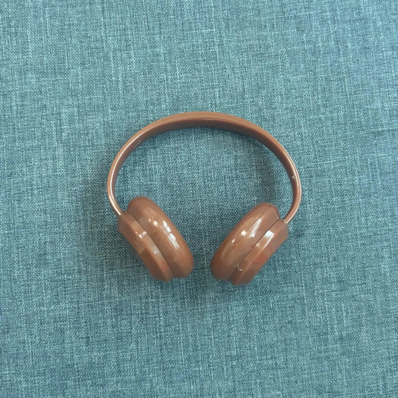 Mini cute headphones for dolls, perfect as an adorable accessory