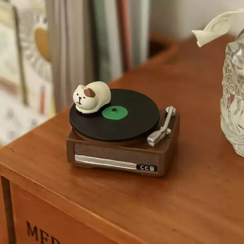 Desktop Ornament - Turntable Cat