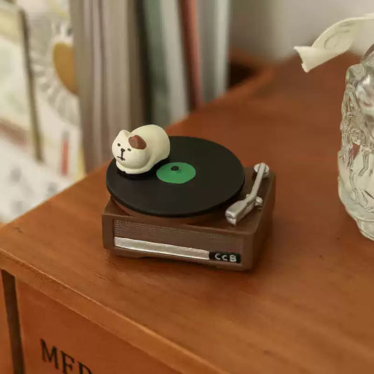 Desktop Ornament - Turntable Cat