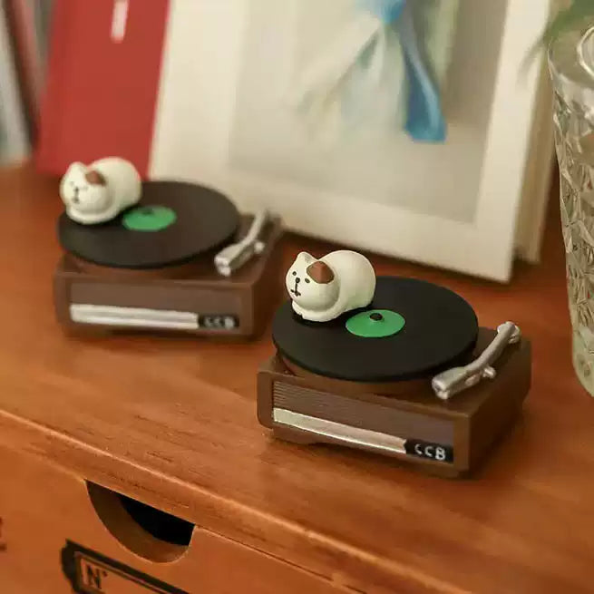 Desktop Ornament - Turntable Cat