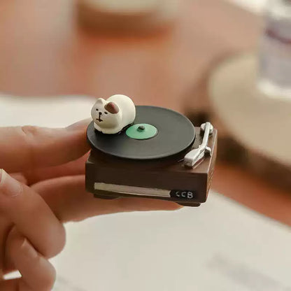 Desktop Ornament - Turntable Cat